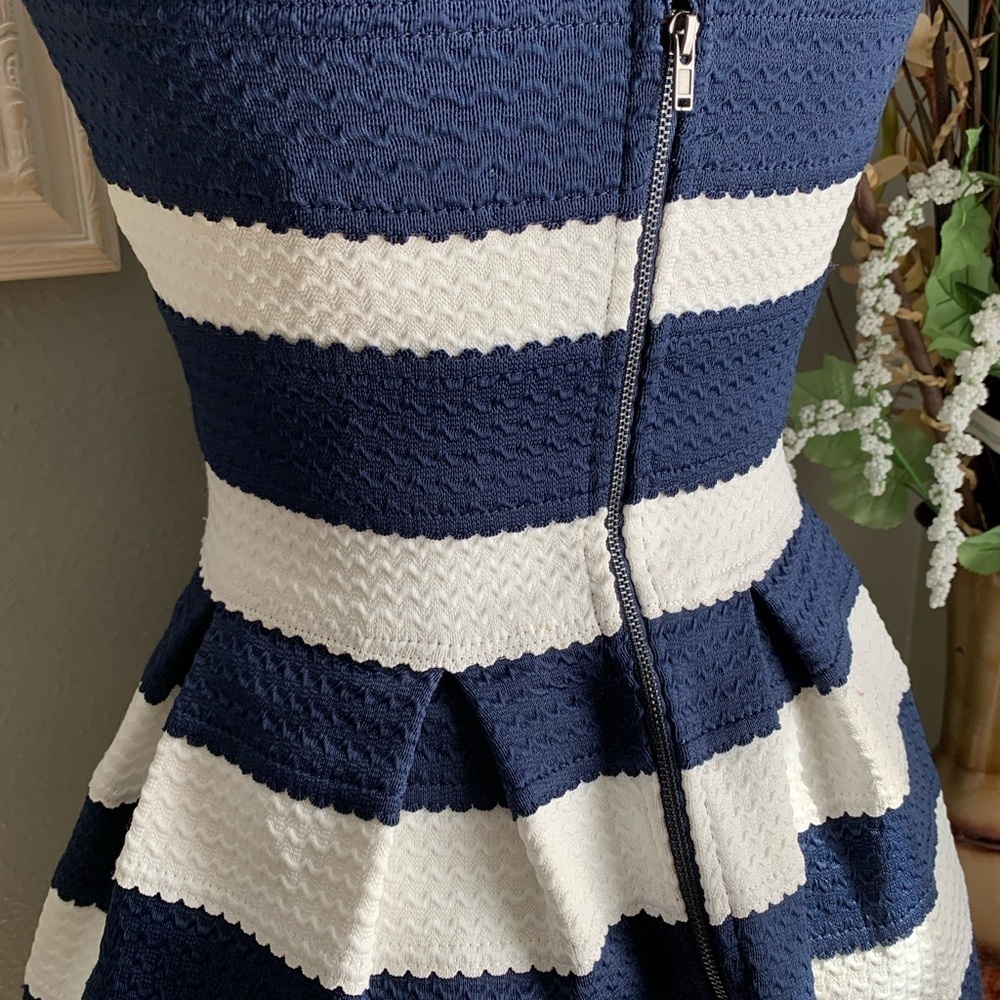 Sans Souci White Blue Stripe Dress Size Small - Picture 14 of 16